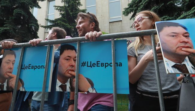 Акция у здания посольства Украины в Москве в поддержку журналиста Кирилла Вышинского. 18 мая 2018 Акция у здания посольства Украины в Москве в поддержку журналиста Кирилла Вышинского. 18 мая 2018