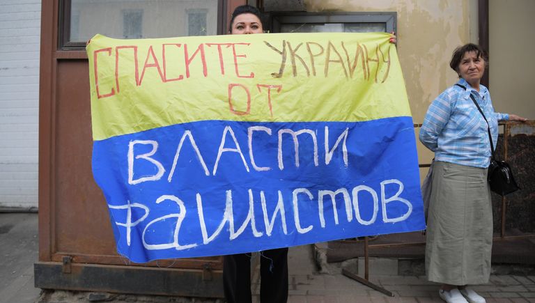 Акция у здания посольства Украины в Москве в поддержку журналиста Кирилла Вышинского Акция у здания посольства Украины в Москве в поддержку журналиста Кирилла Вышинского