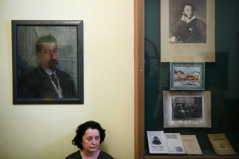 Посетитель Музея Серебряного века во время акции Ночь музеев в Москве. 19 мая 2018 Посетитель Музея Серебряного века во время акции Ночь музеев в Москве. 19 мая 2018