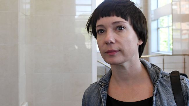 Актриса Чулпан Хаматова в Московском городском суде перед началом рассмотрения апелляции на продление срока домашнего ареста Кириллу Серебренникову. 21 мая 2018