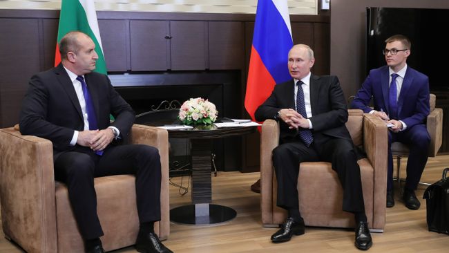 Президент РФ Владимир Путин и президент Болгарии Румен Радев во время встречи в Сочи. 22 мая 2018 Президент РФ Владимир Путин и президент Болгарии Румен Радев во время встречи в Сочи. 22 мая 2018