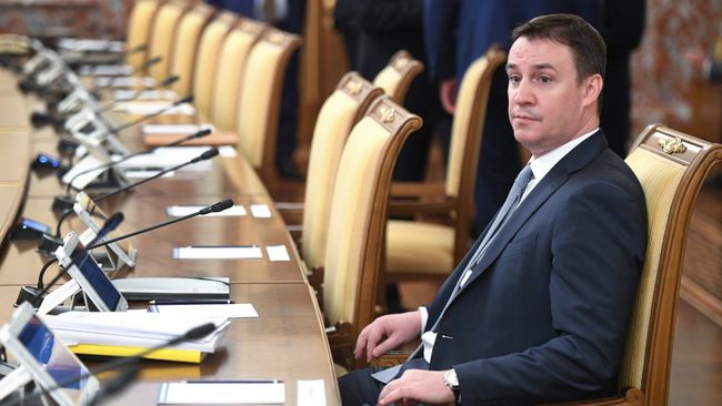 Министр сельского хозяйства РФ Дмитрий Патрушев перед заседанием правительства РФ в новом составе. 22 мая 2018 Министр сельского хозяйства РФ Дмитрий Патрушев перед заседанием правительства РФ в новом составе. 22 мая 2018