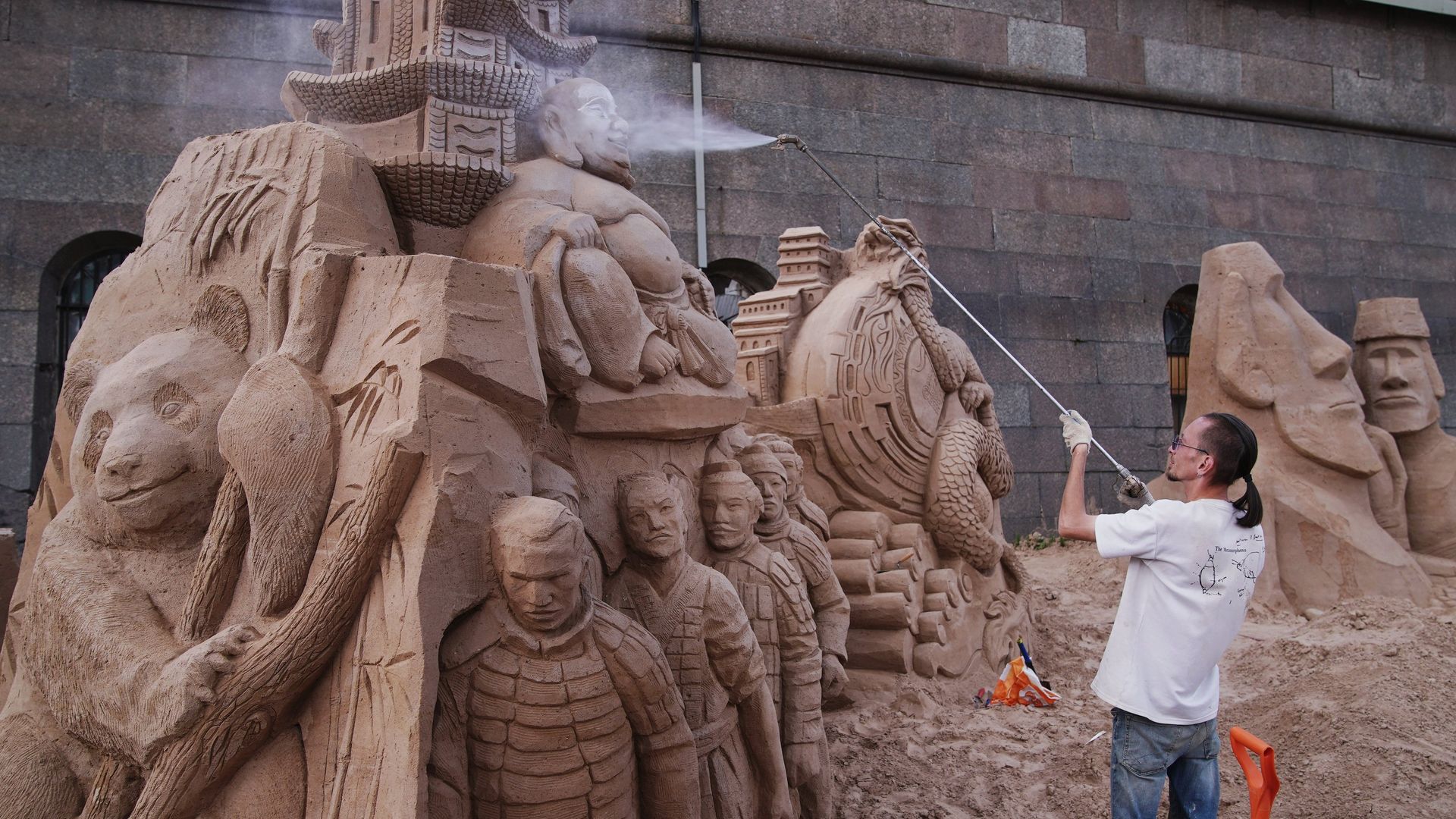 Фестиваль песчаных скульптур в Санкт-Петербурге Фестиваль песчаных скульптур в Санкт-Петербурге - РИА Новости, 1920, 18.04.2025