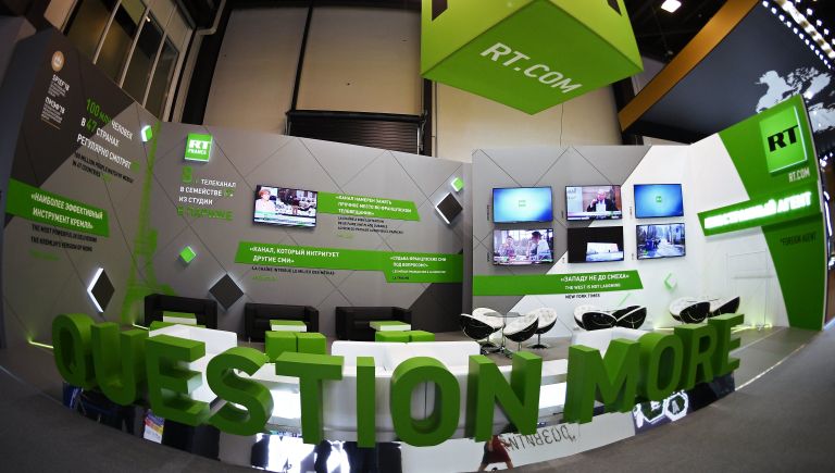 Стенд телеканала RT на Петербургском международном экономическом форуме 2018 Стенд телеканала RT на Петербургском международном экономическом форуме 2018