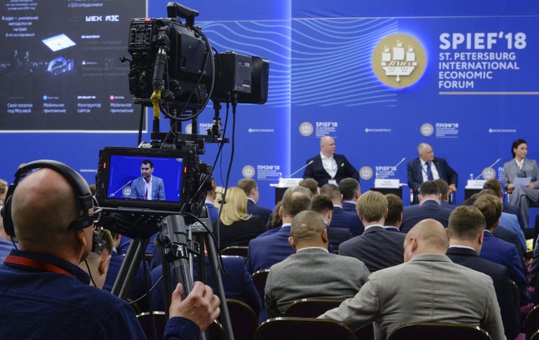 Пленарная сессия Предпринимательство в России: история успеха или академия провалов? в рамках Петербургского международного экономического форума 2018