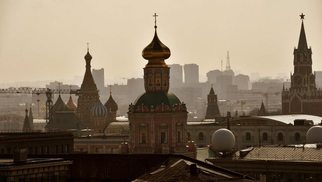 Спасская башня Московского Кремля, храм Богоявления Господня и Покровский собор Спасская башня Московского Кремля, храм Богоявления Господня и Покровский собор