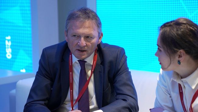 Борис Титов на стенде Международного информационного агентства Россия сегодня на Петербургском международном экономическом форуме 2018 Борис Титов на стенде Международного информационного агентства Россия сегодня на Петербургском международном экономическом форуме 2018