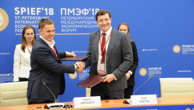 Руководитель Федерального агентства по техническому регулированию и метрологии (Росстандарт) Алексей Абрамов и глава Нижегородской области Глеб Никитин на Петербургском международном экономическом форуме. 24 мая 2018 Руководитель Федерального агентства по техническому регулированию и метрологии (Росстандарт) Алексей Абрамов и глава Нижегородской области Глеб Никитин на Петербургском международном экономическом форуме. 24 мая 2018