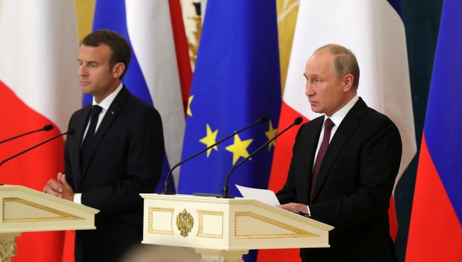 Президент РФ Владимир Путин на пресс-конференции по итогам встречи с президентом Франции Эммануэлем Макроном. 24 мая 2018 Президент РФ Владимир Путин на пресс-конференции по итогам встречи с президентом Франции Эммануэлем Макроном. 24 мая 2018