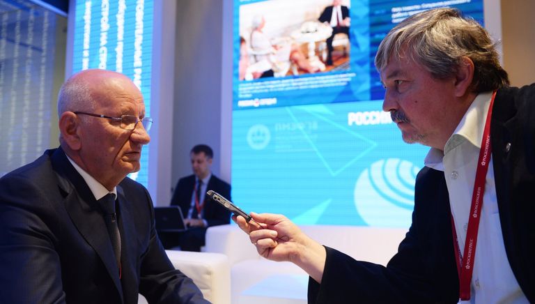Губернатор Оренбургской области Юрий Берг на стенде Международного информационного агентства Россия сегодня на Петербургском международном экономическом форуме 2018