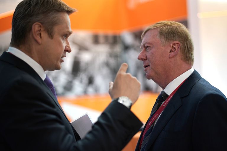 Председатель правления УК Роснано Анатолий Чубайс (справа) на Петербургском международном экономическом форуме Председатель правления УК Роснано Анатолий Чубайс (справа) на Петербургском международном экономическом форуме