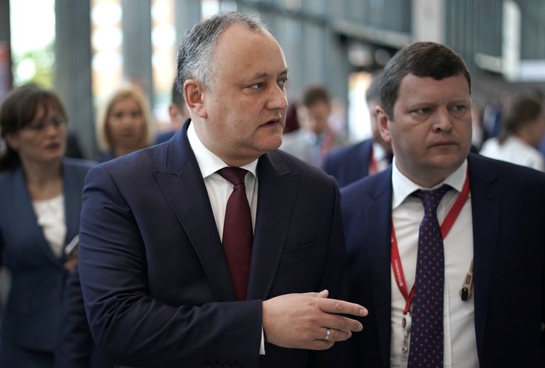 Президент Молдавии Игорь Додон (слева) на Петербургском международном экономическом форуме Президент Молдавии Игорь Додон (слева) на Петербургском международном экономическом форуме