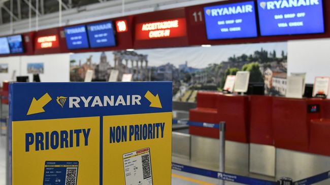 Регистрационная стойка Ryanair. Архивное фтоо