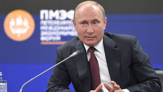 Президент РФ Владимир Путин выступает на пленарном заседании Петербургского международного экономического форума. 25 мая 2018 Президент РФ Владимир Путин выступает на пленарном заседании Петербургского международного экономического форума. 25 мая 2018