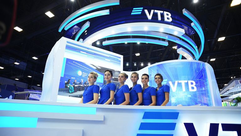 Стенд ВТБ на Петербургском международном экономическом форуме. 26 мая 2018 Стенд ВТБ на Петербургском международном экономическом форуме. 26 мая 2018