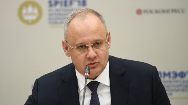 Советник президента РФ, заместитель председателя Организационного комитета — ответственный секретарь Антон Кобяков во время итоговой пресс-конференции на Петербургском международном экономическом форуме. 26 мая 2018 Советник президента РФ, заместитель председателя Организационного комитета — ответственный секретарь Антон Кобяков во время итоговой пресс-конференции на Петербургском международном экономическом форуме. 26 мая 2018