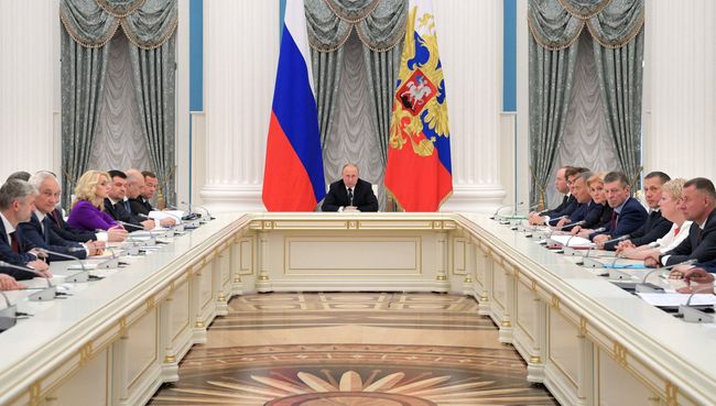 Президент РФ Владимир Путин проводит совещание с членами нового состава правительства РФ. 26 мая 2018 Президент РФ Владимир Путин проводит совещание с членами нового состава правительства РФ. 26 мая 2018