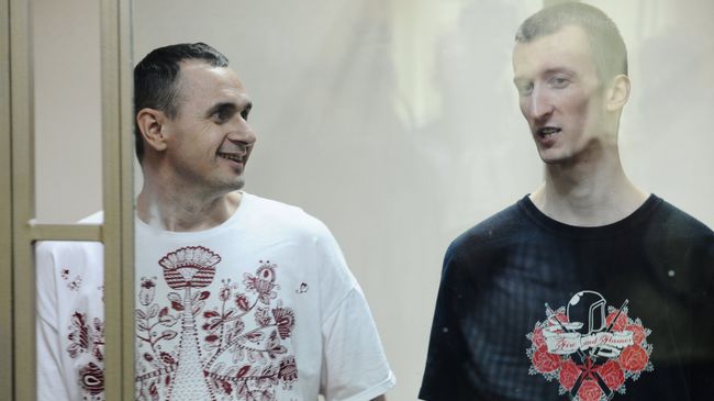 Олег Сенцов (слева) и Александр Кольченко