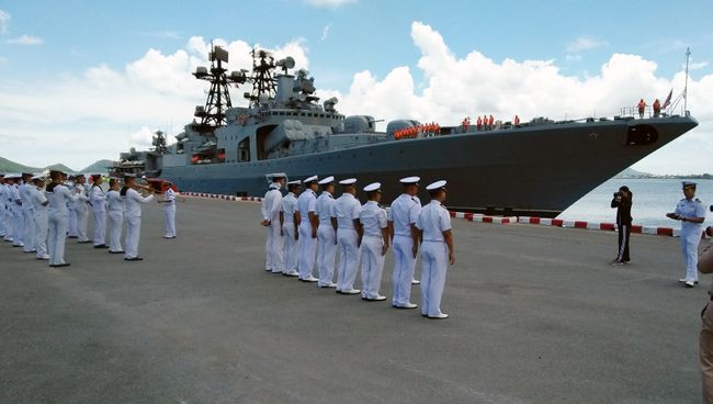 БПК Адмирал Виноградов во время первого дня визита группы кораблей российского тихоокеанского флота в Таиланд. 27 мая 2018