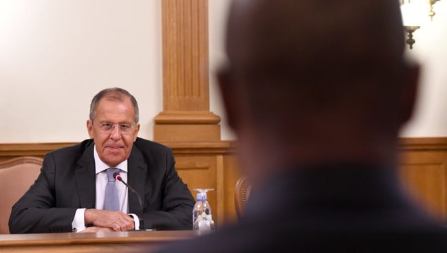 МИД РФ Сергей Лавров и МИД Мозамбика Жозе Пашеку во время встречи в Москве. 28 мая 2018
