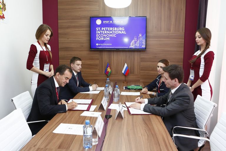 На Петербургском международном экономическом форуме Краснодарский край заключил шесть соглашений на сумму около 19,5 миллиардов рублей На Петербургском международном экономическом форуме Краснодарский край заключил шесть соглашений на сумму около 19,5 миллиардов рублей