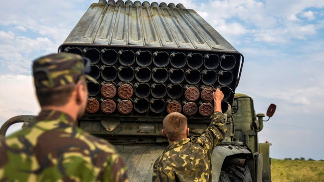 Украинская реактивная система залпового огня Град в Луганской области. Архивное фото Украинская реактивная система залпового огня Град в Луганской области. Архивное фото