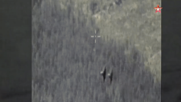 Боевой разворот Су-57 сняли с беспилотника Боевой разворот Су-57 сняли с беспилотника