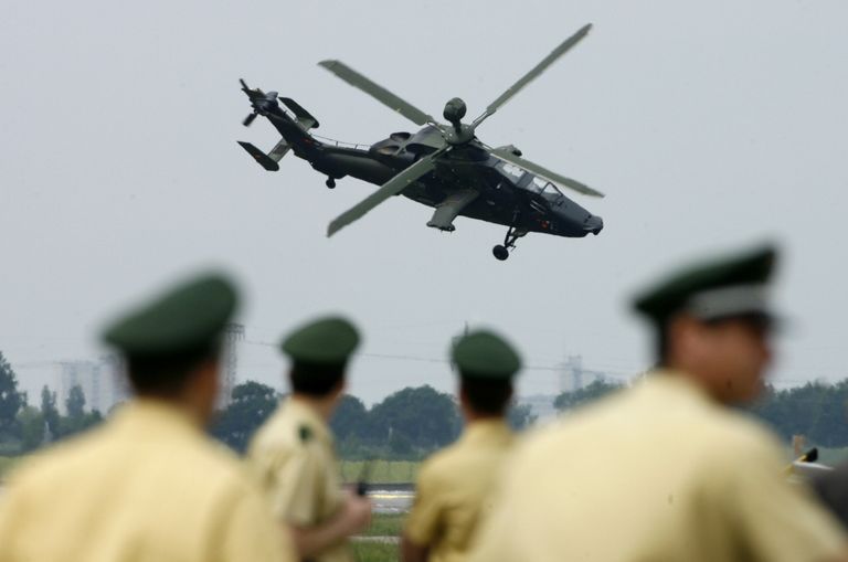 Вертолет Eurocopter Tiger во время авиашоу в Берлине, 2008 год Вертолет Eurocopter Tiger во время авиашоу в Берлине, 2008 год