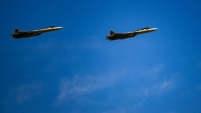 Многофункциональные истребители пятого поколения Су-57