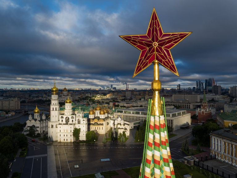 Звезда на Спасской башне Московского Кремля Звезда на Спасской башне Московского Кремля