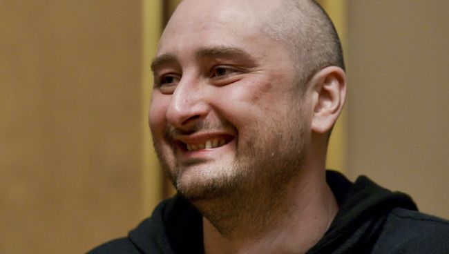 Аркадий Бабченко во время встречи с президентом Украины Петром Порошенко в Киеве. 30 мая 2018 Аркадий Бабченко во время встречи с президентом Украины Петром Порошенко в Киеве. 30 мая 2018