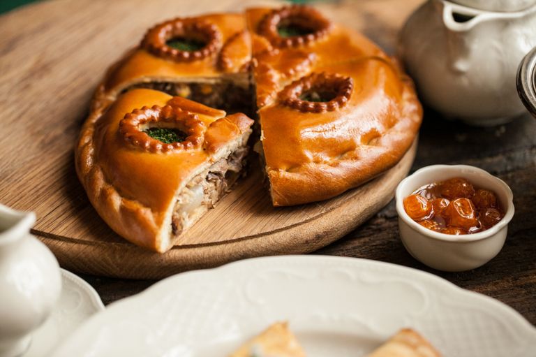 Кулебяка Петровская в ресторане русской кухни Кафе Пушкинъ Кулебяка Петровская в ресторане русской кухни Кафе Пушкинъ