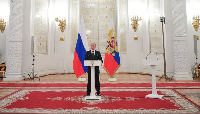 Президент РФ Владимир Путин во время встречи с высшими офицерами и прокурорами. 31 мая 2018 Президент РФ Владимир Путин во время встречи с высшими офицерами и прокурорами. 31 мая 2018