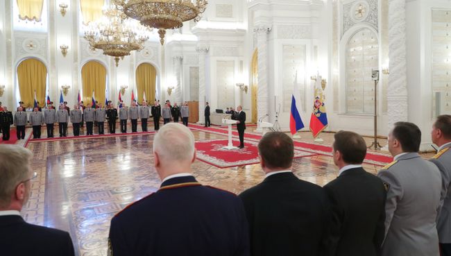 Президент РФ Владимир Путин во время встречи с высшими офицерами и прокурорами. 31 мая 2018 Президент РФ Владимир Путин во время встречи с высшими офицерами и прокурорами. 31 мая 2018