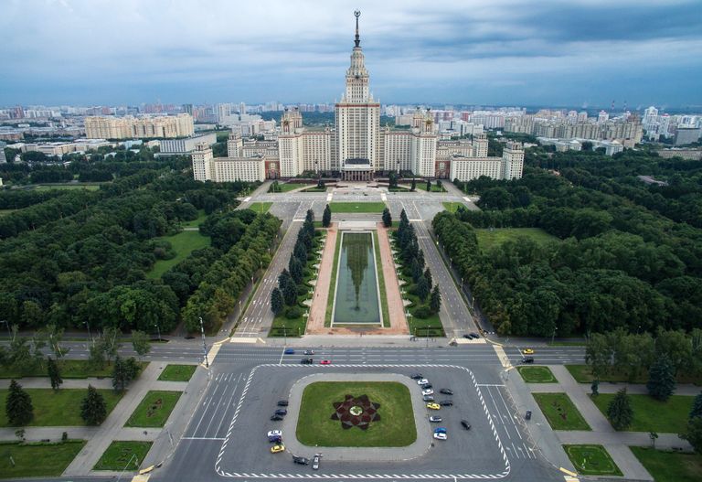Здание Московского государственного университета имени М.В. Ломоносова в Москве Здание Московского государственного университета имени М.В. Ломоносова в Москве