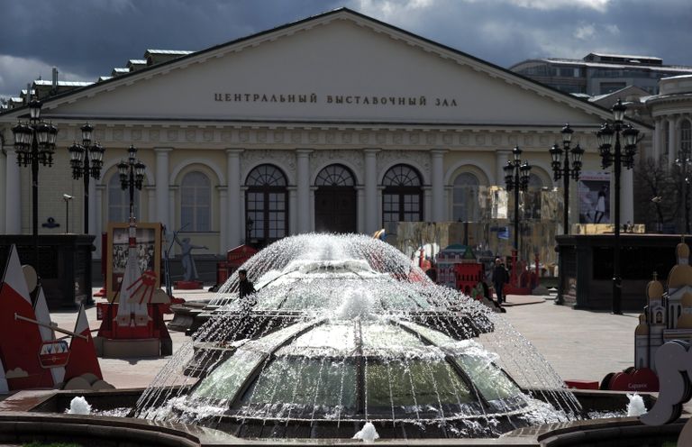 Центральный выставочный зал Манеж на Манежной площади в Москве Центральный выставочный зал Манеж на Манежной площади в Москве