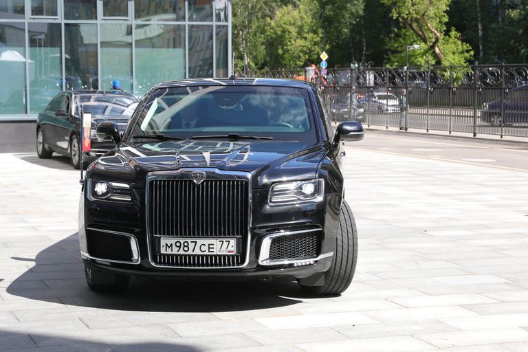 Автомобиль Aurus кортежа президента РФ Владимира Путина Автомобиль Aurus кортежа президента РФ Владимира Путина