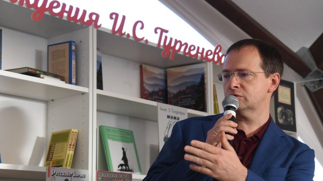 Министр культуры РФ Владимир Мединский на книжном фестивале Красная площадь в Москве Министр культуры РФ Владимир Мединский на книжном фестивале Красная площадь в Москве