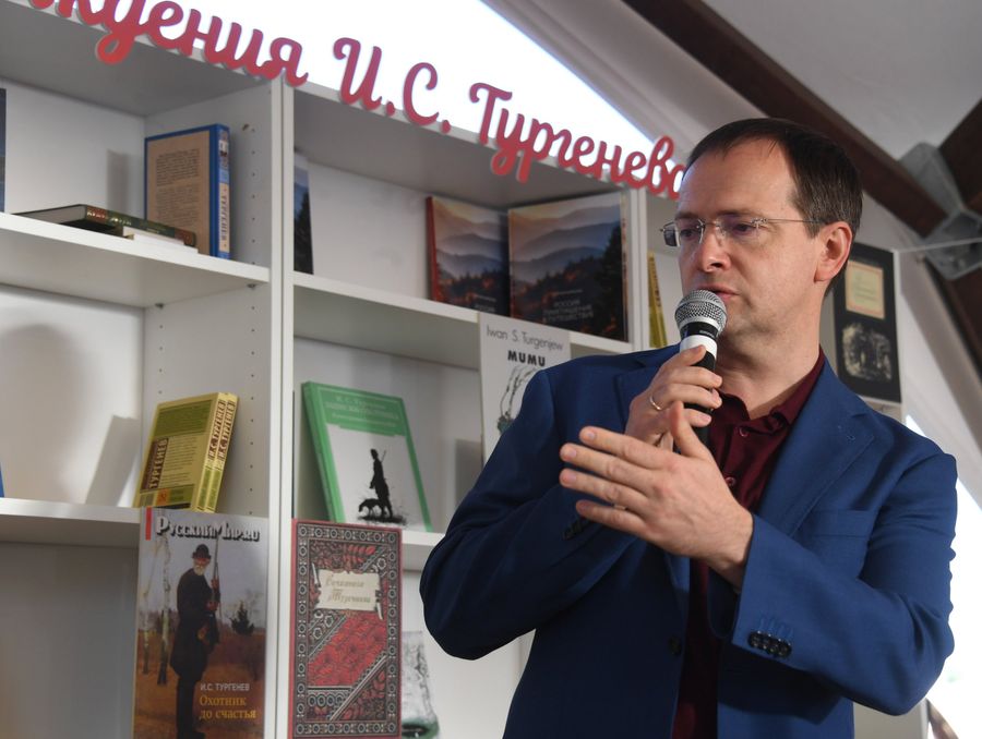 Министр культуры РФ Владимир Мединский на книжном фестивале Красная площадь в Москве Министр культуры РФ Владимир Мединский на книжном фестивале Красная площадь в Москве
