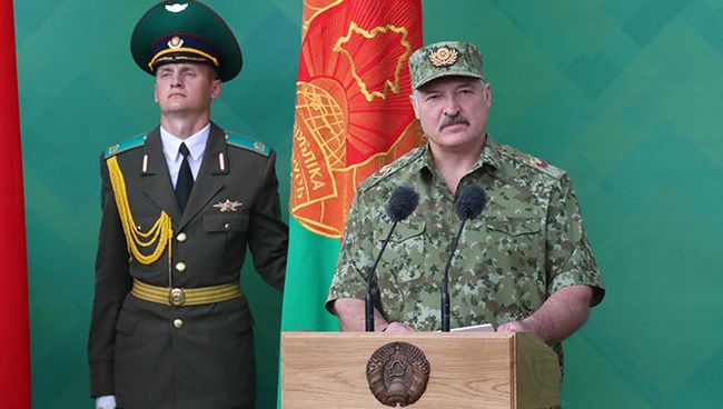 Президент Белоруссии Александр Лукашенко во время посещения Брестской пограничной группы. 2 июня 2018 года Президент Белоруссии Александр Лукашенко во время посещения Брестской пограничной группы. 2 июня 2018 года