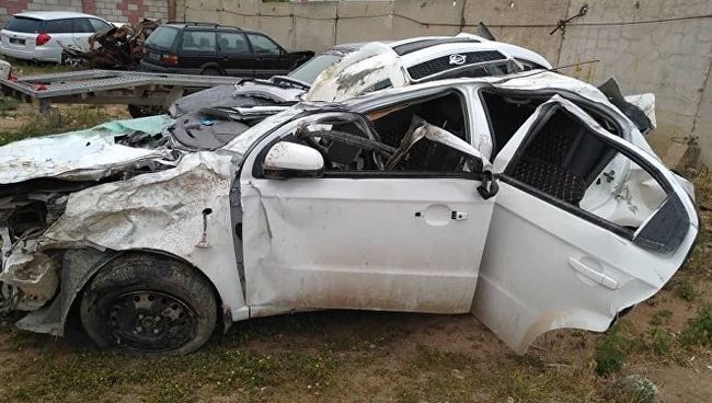 Автомобиль, попавший в ДТП неподалеку от села Чок-Тал, Киргизия Автомобиль, попавший в ДТП неподалеку от села Чок-Тал, Киргизия
