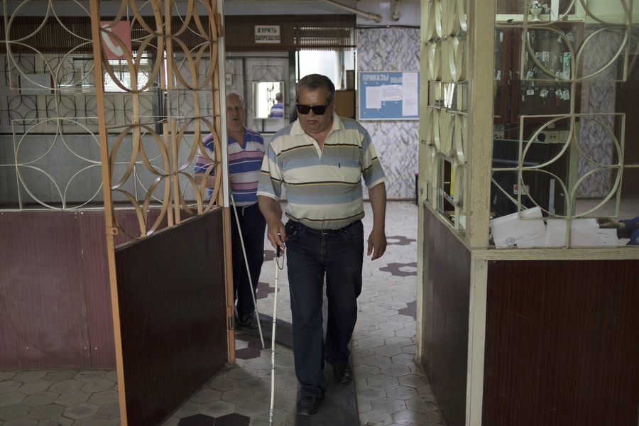 Сотрудники на проходной ООО Боровское предприятие РУСиНовоПак на улице Русинова в Ермолино