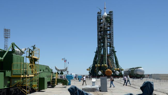 Ракета-носитель Союз-ФГ с пилотируемым кораблем Союз МС-09 перед запуском на космодроме Байконур. Архивное фото Ракета-носитель Союз-ФГ с пилотируемым кораблем Союз МС-09 перед запуском на космодроме Байконур. Архивное фото