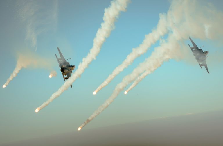 Самолеты сил коалиции F-15E во время операции Непоколебимая решимость