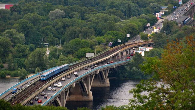 Мост Метро через Днепр в Киеве Мост Метро через Днепр в Киеве