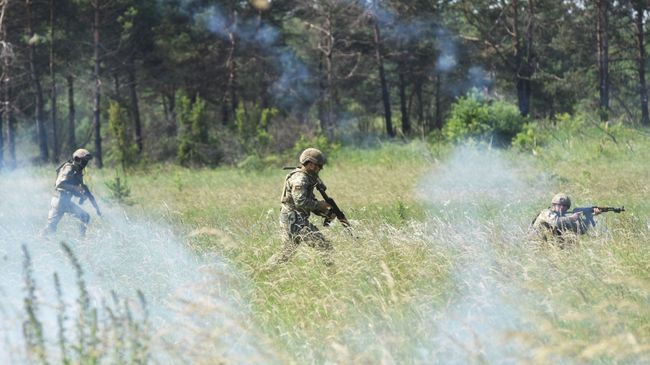 Украинские военнослужащие. Архивное фото Украинские военнослужащие. Архивное фото