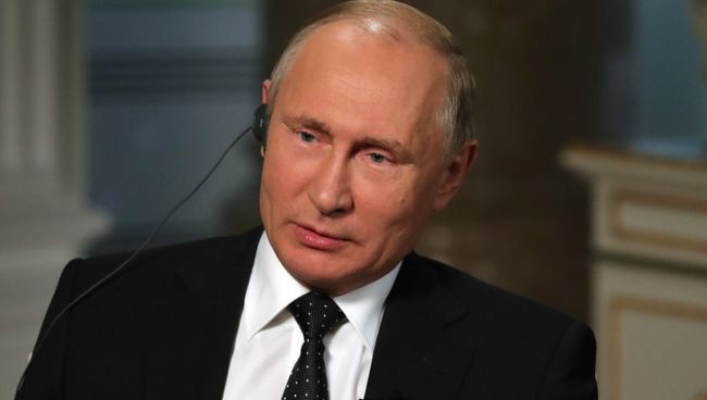 Владимир Путин во время интервью председателю Медиакорпорации Китая Шэню Хайсюн. 6 июня 2018 Владимир Путин во время интервью председателю Медиакорпорации Китая Шэню Хайсюн. 6 июня 2018