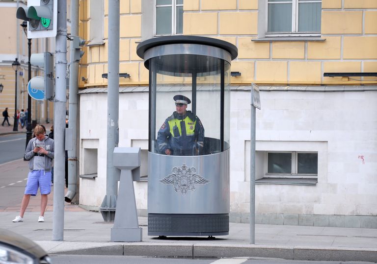 Новый пост ГАИ на Моховой улице в Москве Новый пост ГАИ на Моховой улице в Москве