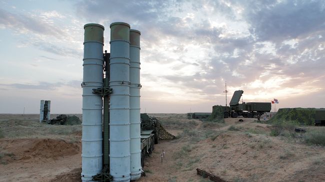Подготовка к стрельбам зенитных ракетных систем С-400 Триумф. Архивое фото Подготовка к стрельбам зенитных ракетных систем С-400 Триумф. Архивое фото