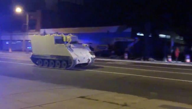 Военнослужащий похитил бронетранспортер на базе национальной гвардии штата Виргиния в США Военнослужащий похитил бронетранспортер на базе национальной гвардии штата Виргиния в США